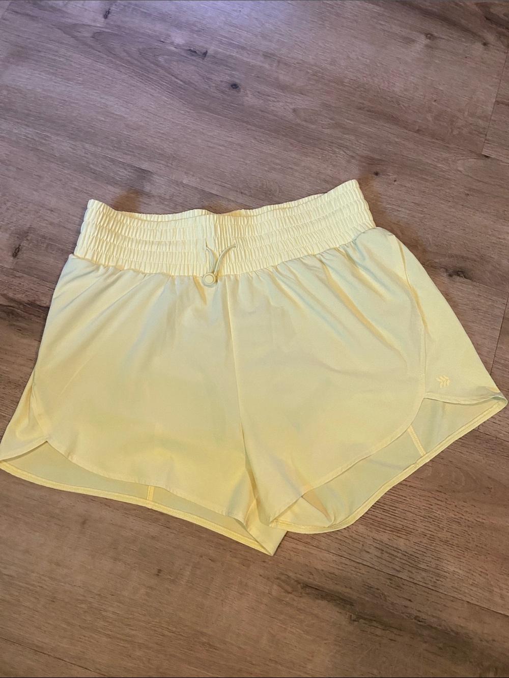 All In Motion Yellow Running Shorts Women's Size M Smocked Waist EUC Athleisure